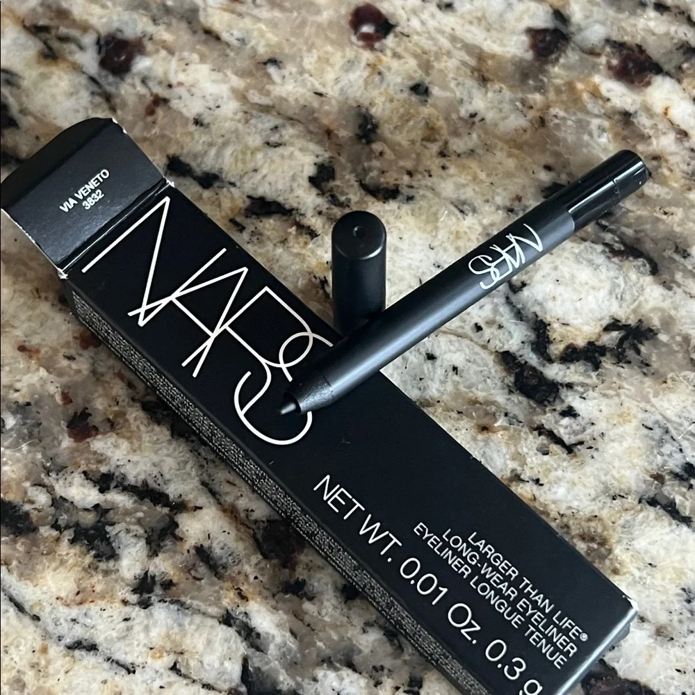 🐈‍⬛🍭NARS Via Veneto Larger Than Life Eyeliner
